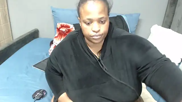 Bustydiva83 webcam