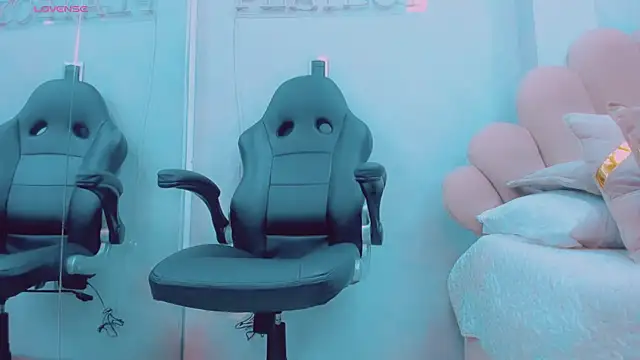 EmilyZaennz webcam