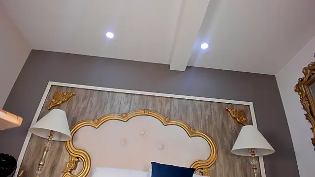 alana_flowers webcam