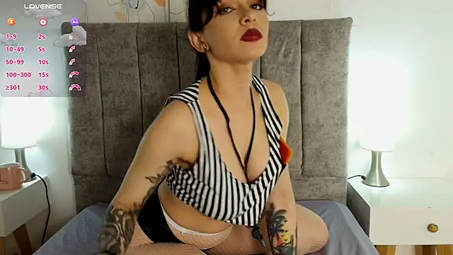 Cassie_Cage live cam on StripChat