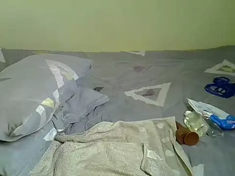 Pearl_petite webcam
