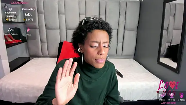 Zia_Green live cam on StripChat