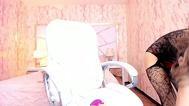 Emily_Whinfre webcam