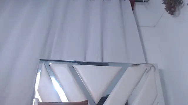AlannaHarper webcam