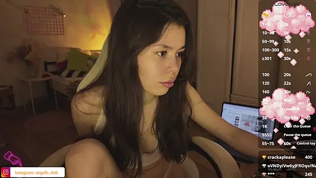 Idnkjustadeline webcam