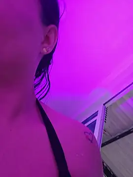 Pretty_Julieta live cam on StripChat