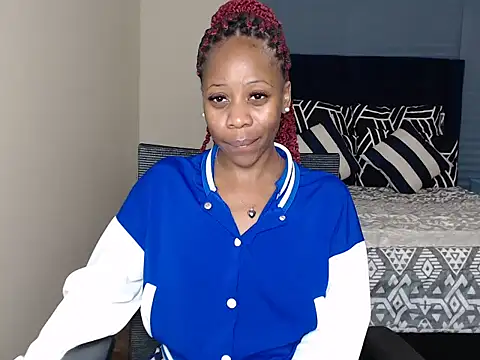 QUEENMANDYY webcam