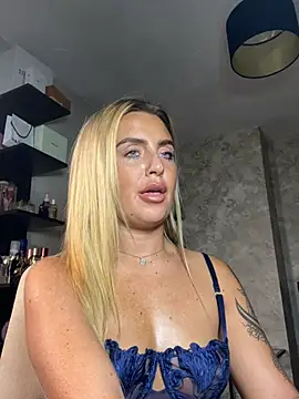 CharlottemilfUKx live sex cam