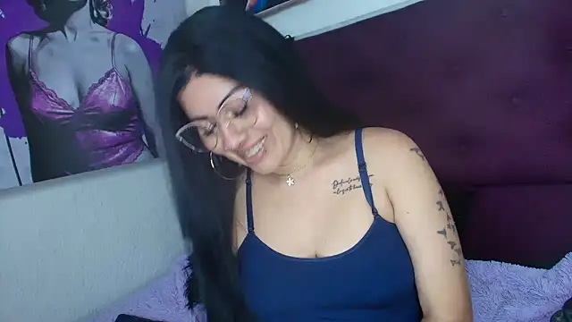 Tania_mature live cam on StripChat