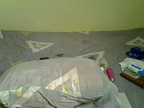 Pearl_petite webcam