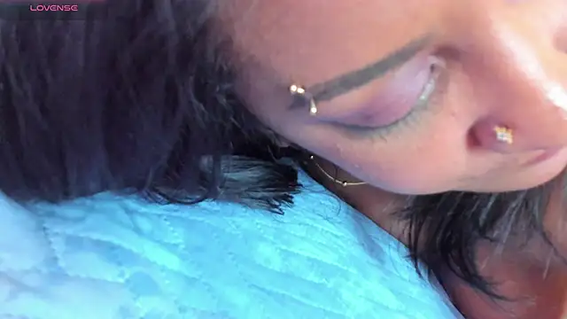 LadyNahir webcam