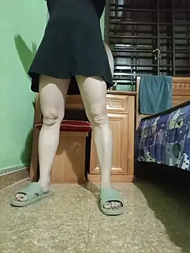 sexyqueen99 (F milf) - Tease me with water.
