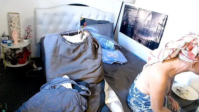 NinaDOM4CUM webcam