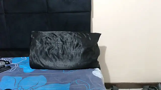 SweetHotBabby18 webcam
