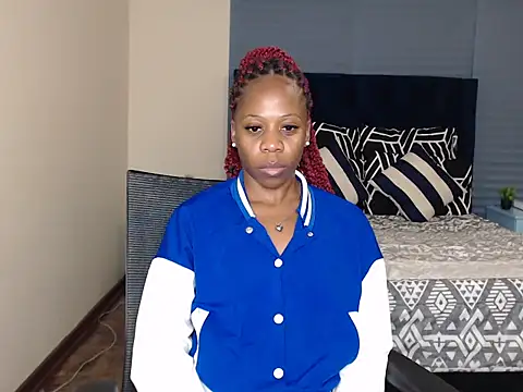 QUEENMANDYY webcam