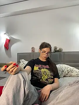 CurlyLara live sex cam
