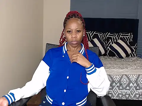 QUEENMANDYY webcam