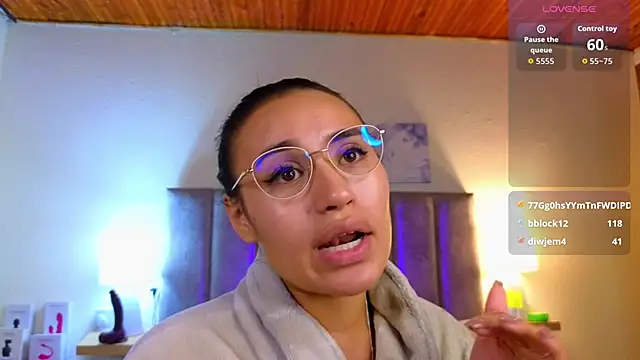 Victoria_Hils webcam
