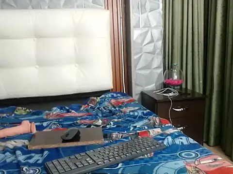 Laura_Latina3311 webcam