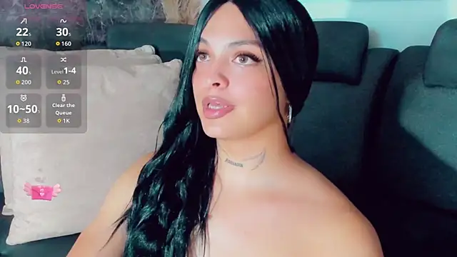 Emmaa_Saenz_ live cam on StripChat
