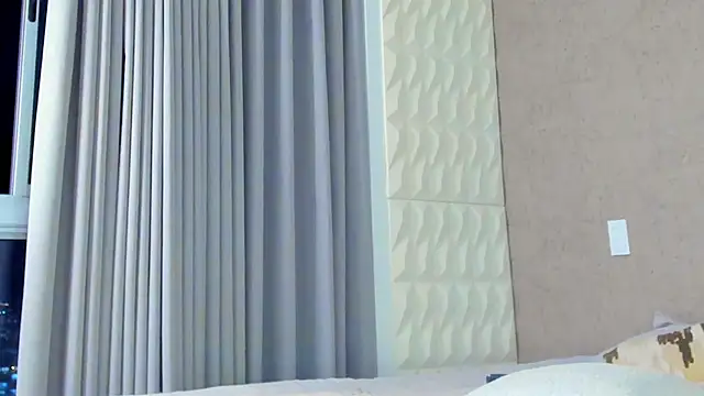 Paulina_Monroy live cam on StripChat