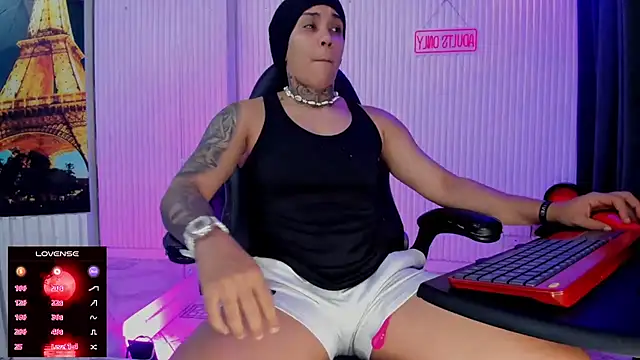 ZhoeStrong webcam