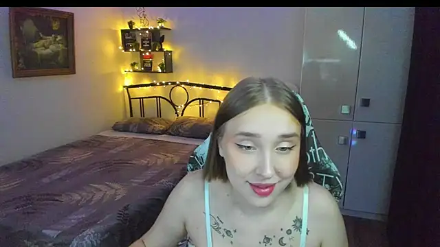 CrazyBitchInLace webcam