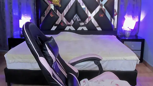 Linda4Petite webcam