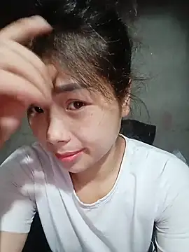 HeresThuy22 live cam on StripChat
