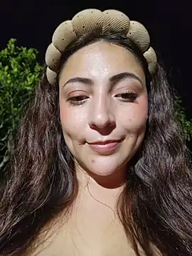 vickyhoult (F young) - Spit boobies