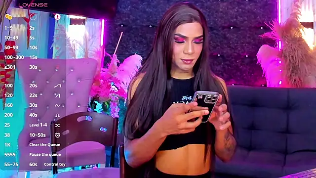 Queens_Wonders_Blonders webcam