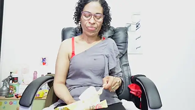 Aries_Mature webcam