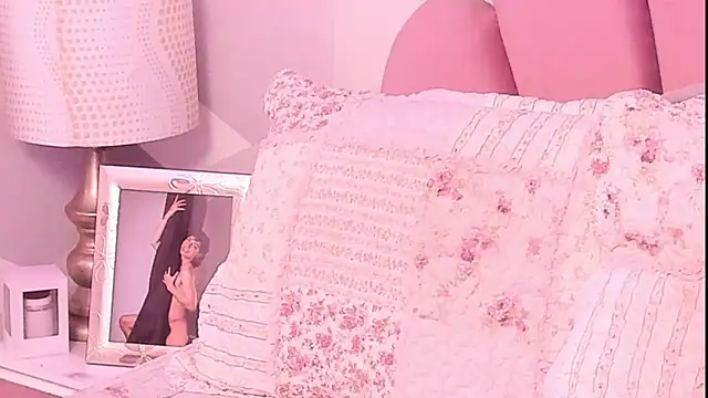 KylieMonnett webcam