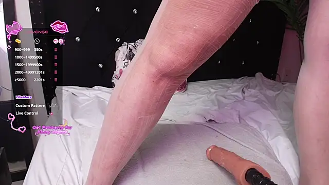 whitesexybitch44 - Whitesexybitch44's free webcam - UK Sex Cams