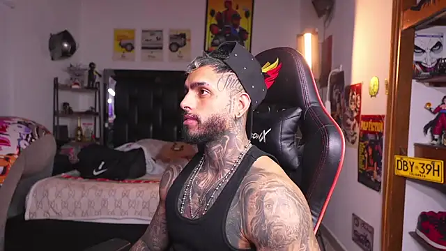 logan_hugh8 webcam