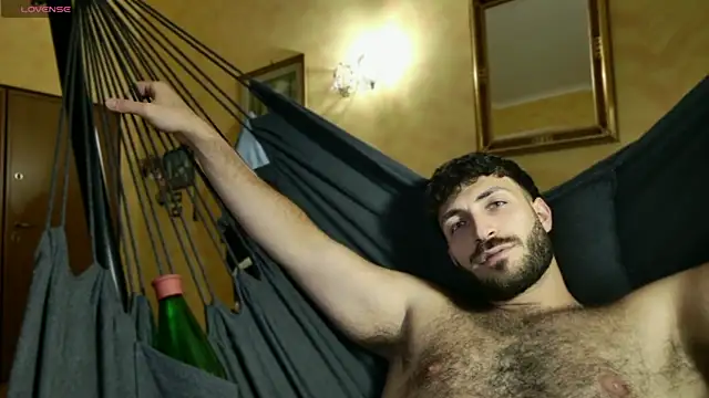 mark_ariete live cam on Stripchat