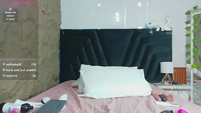 curvybuffgirllll webcam