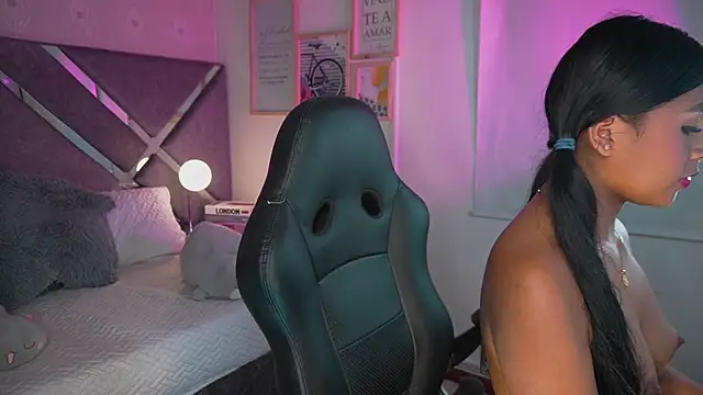 Naomi-Gray webcam