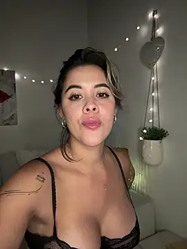 Emilia_Bakerr webcam