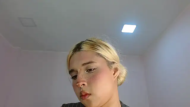 april_bunnyy webcam