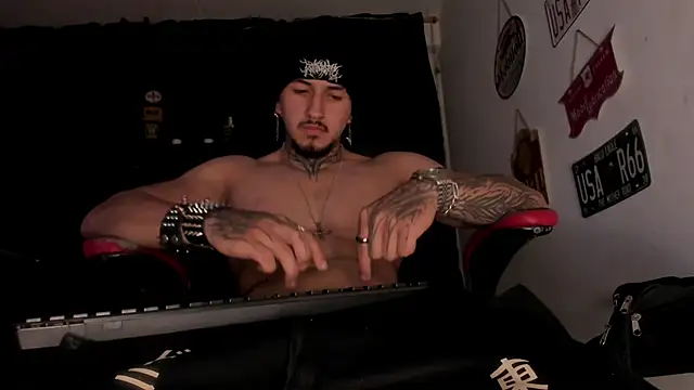 Watch the_beast_master_ live on EroticFlix - High definition streams