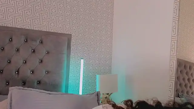 Evaa_Lunna_ webcam