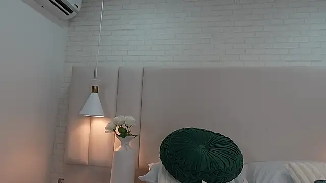 nina_gb webcam