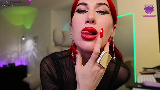 Lady_RedAlexa_RA webcam