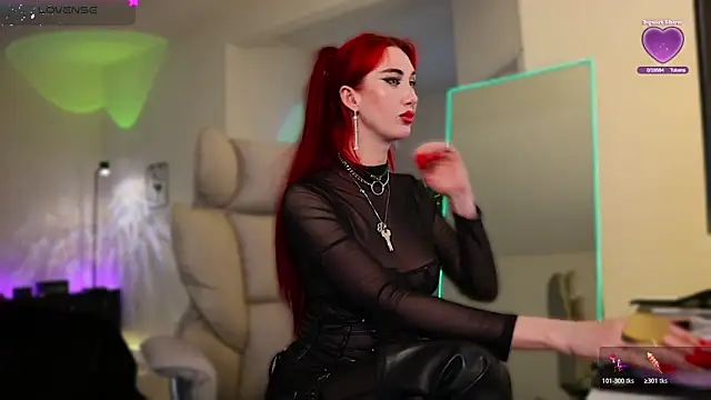Lady_RedAlexa_RA webcam