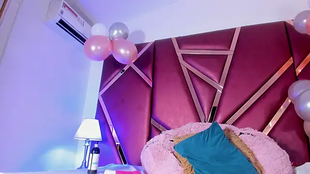 SelenaBloom webcam