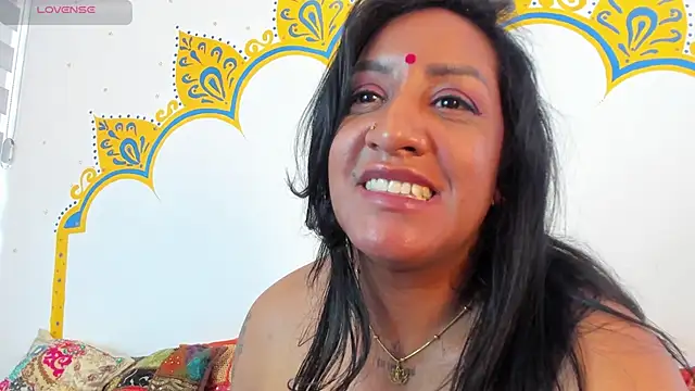 LadyNahir webcam