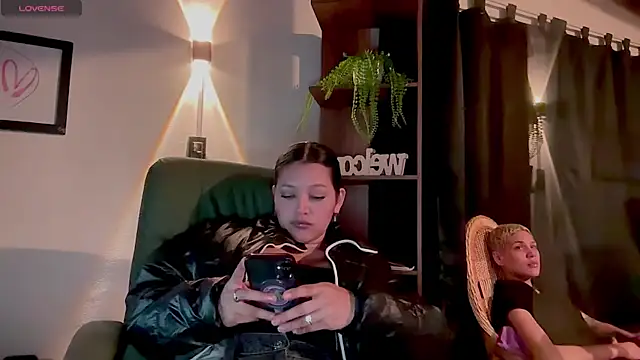 MarcellaGriffin live cam on StripChat