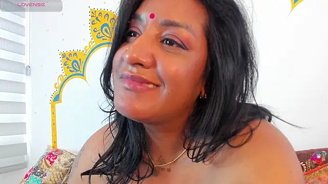 LadyNahir live cam on StripChat