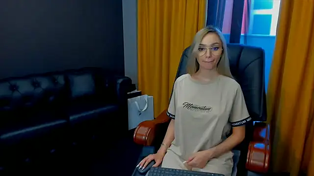 haleysweet18 - HaleySweet18's free webcam - UK Sex Cams